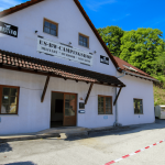 Haus mit Gewerbefläche und großem Grundstück in Kastl