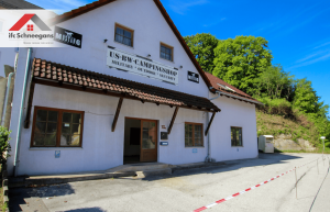 Mehr über den Artikel erfahren Haus mit Gewerbefläche und großem Grundstück in Kastl